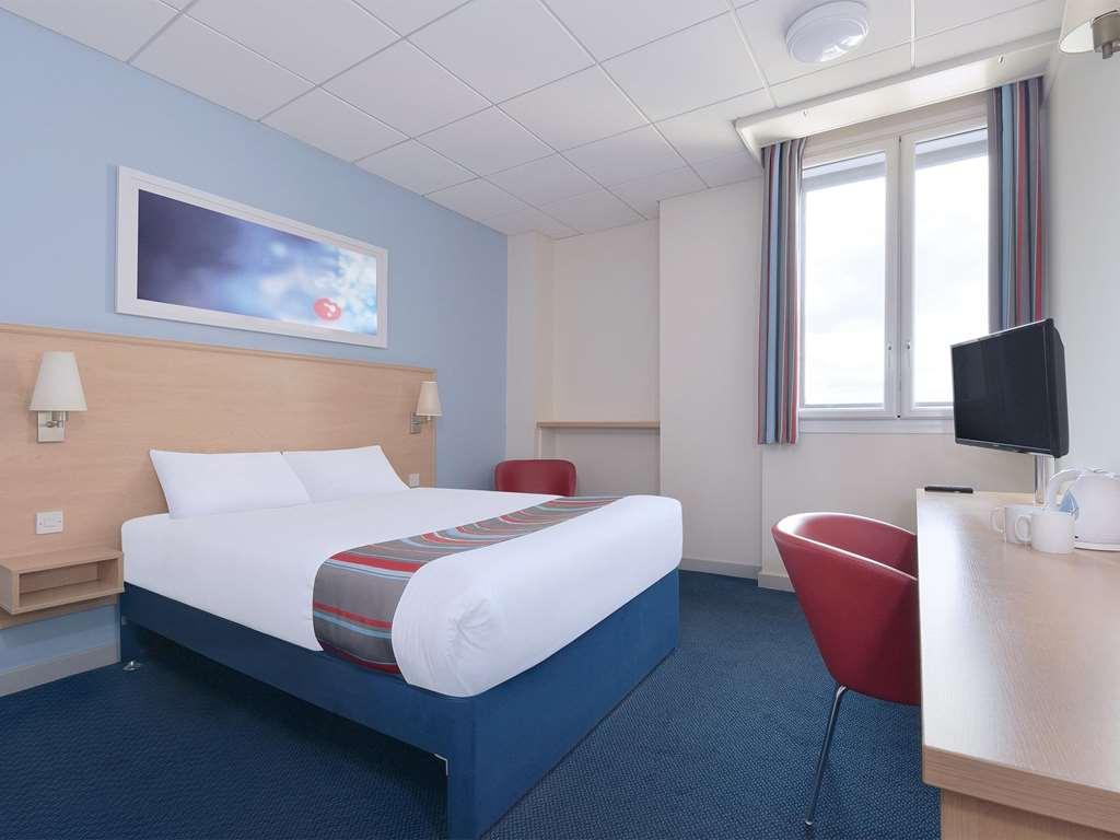 Travelodge Birmingham Central Broadway Plaza Room photo