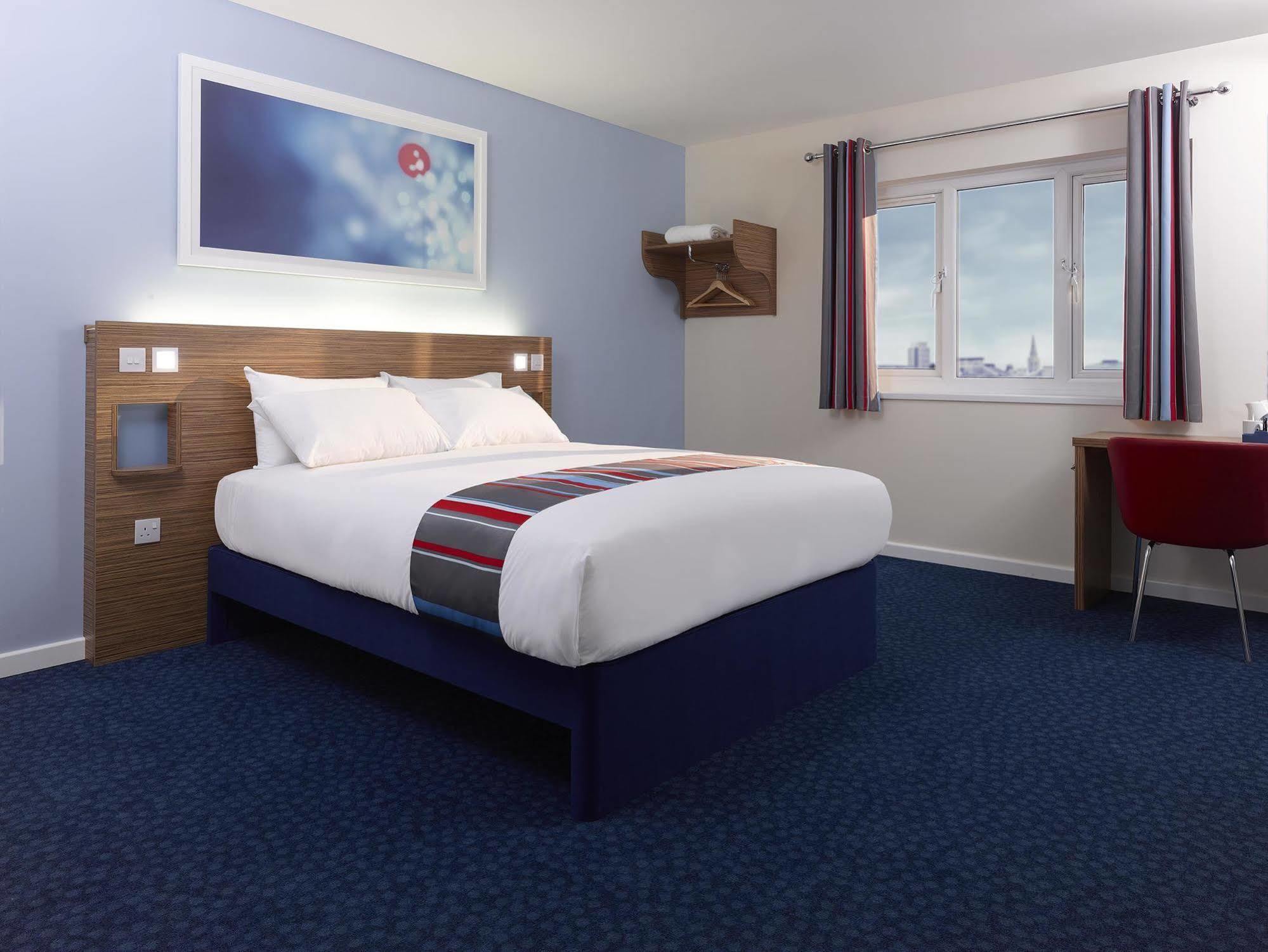 Travelodge Birmingham Central Broadway Plaza Exterior photo