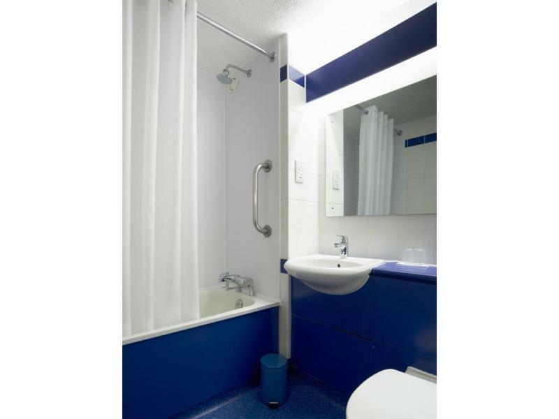 Travelodge Birmingham Central Broadway Plaza Exterior photo